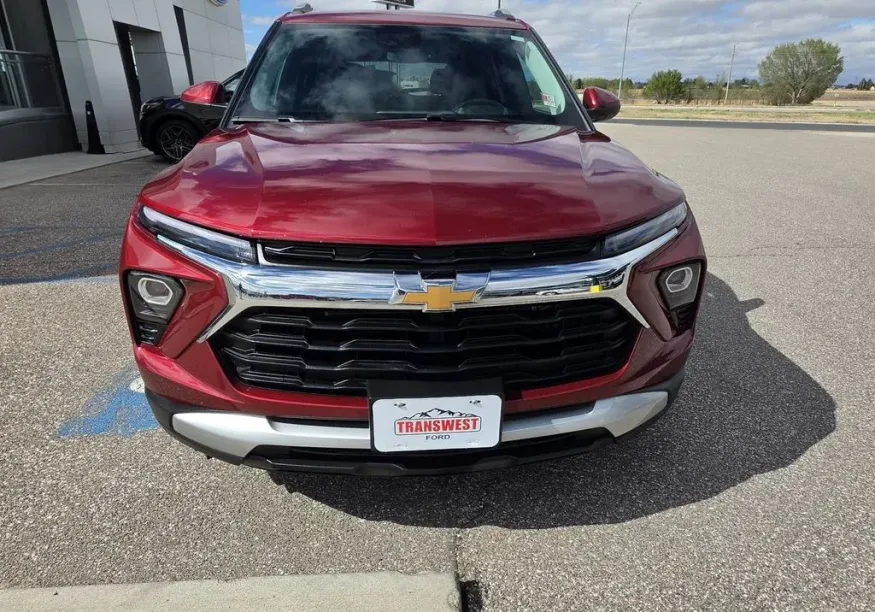 2024 Chevrolet Trailblazer | Photo 2 of 29