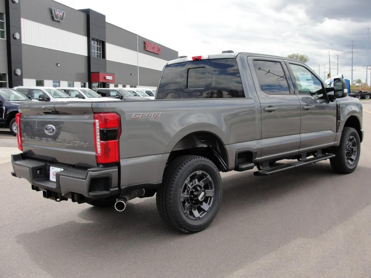2024 Ford F-250 | Photo 5 of 21