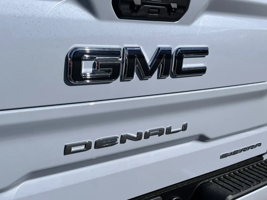 2026 GMC Sierra 1500 Denali Ultimate | Photo 12 of 28