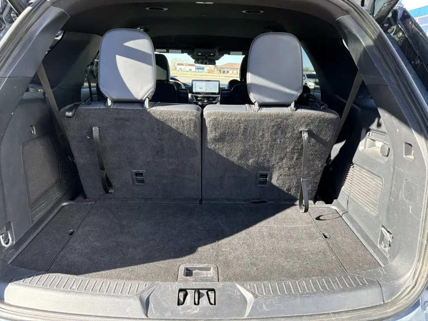 2025 Ford Explorer ST-Line | Photo 8 of 23