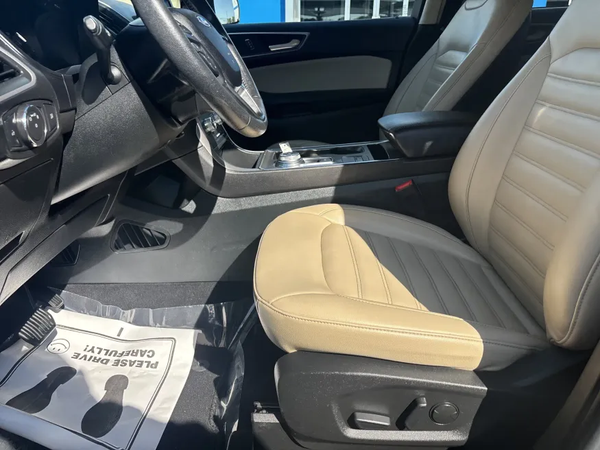 2022 Ford Edge SEL | Photo 13 of 19