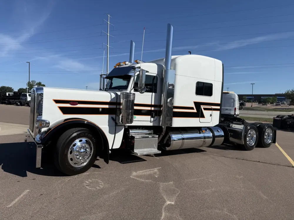 2023 Peterbilt 389
