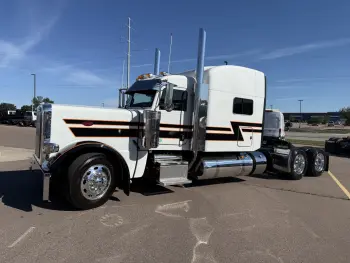2023 Peterbilt 389