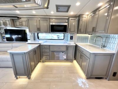 2023 Newmar London Aire 4569 | Thumbnail Photo 10 of 42