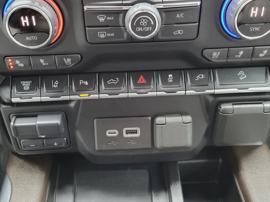 2022 Chevrolet Silverado 2500HD LTZ | Photo 22 of 36