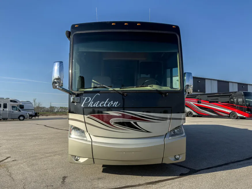 2013 Tiffin Phaeton 36QSH | Photo 5 of 39