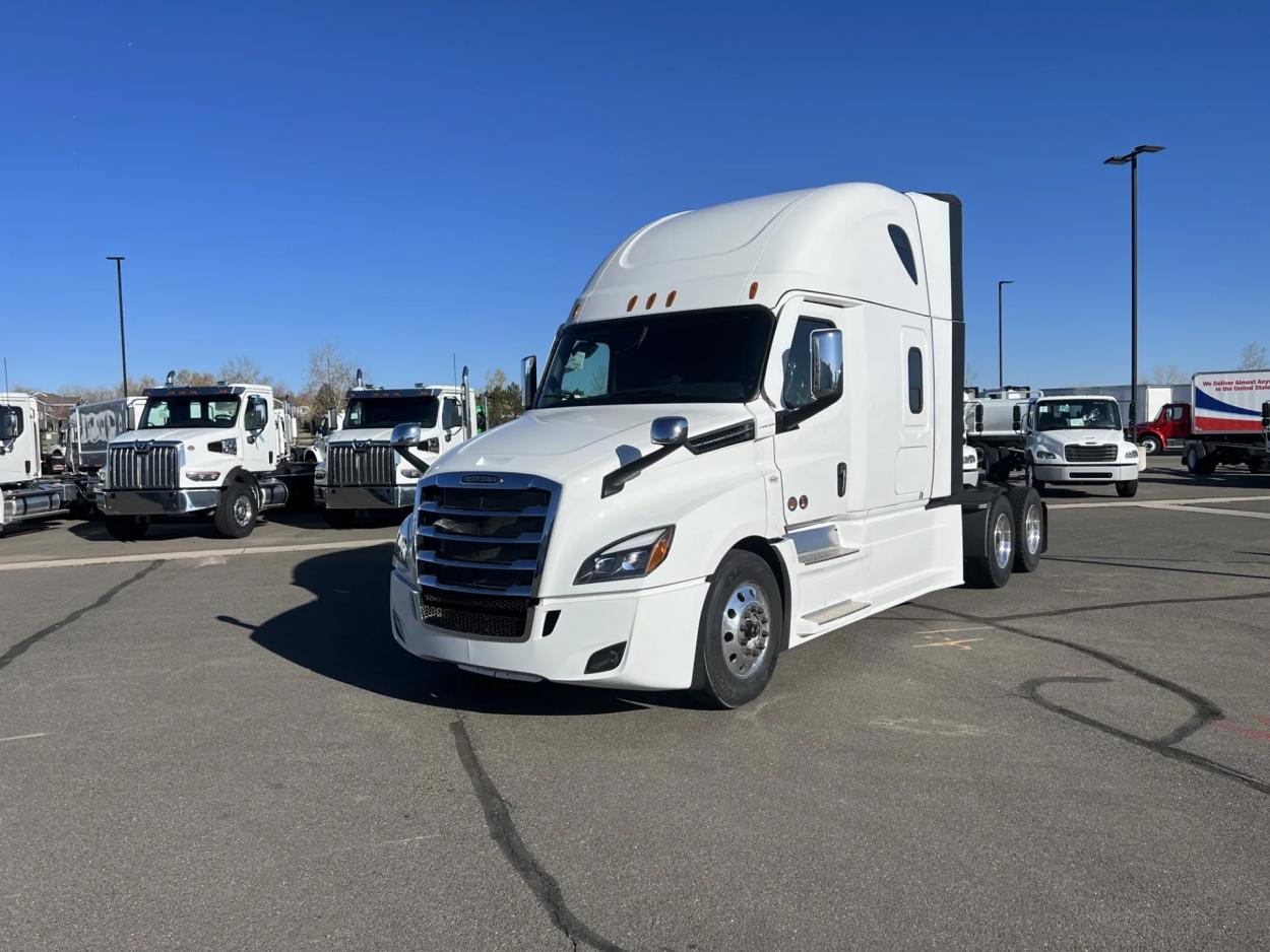 2025 Freightliner Cascadia 126 | Photo 1 of 18