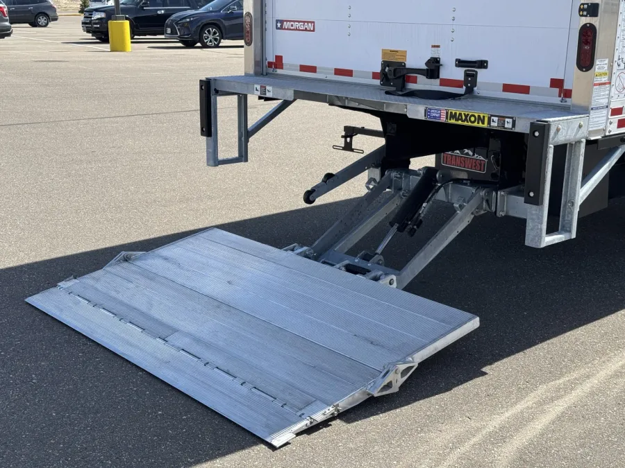 2025 Isuzu NRR | Photo 9 of 22