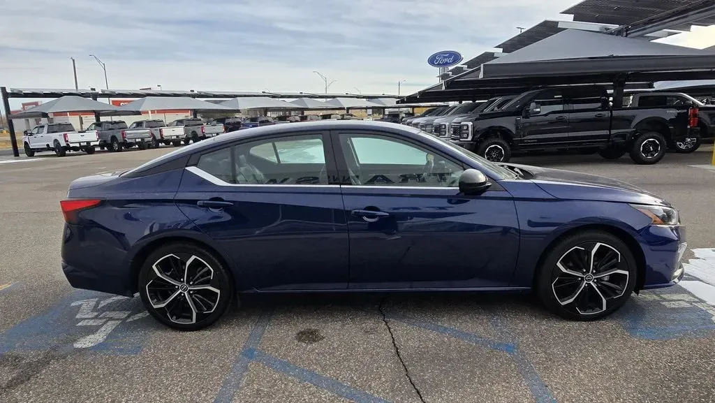 2024 Nissan Altima | Photo 4 of 26