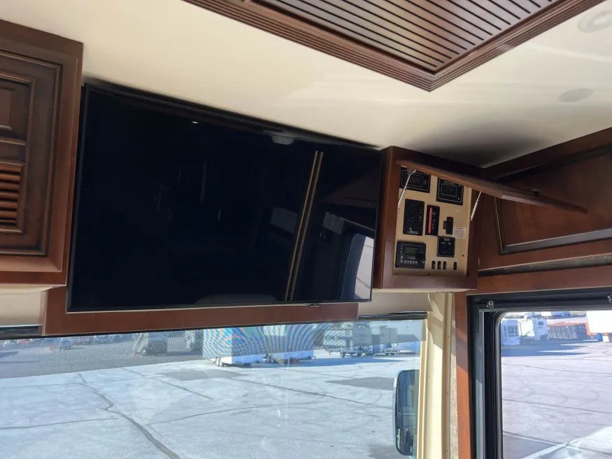 2014 Newmar Dutch Star 3736 | Photo 8 of 22