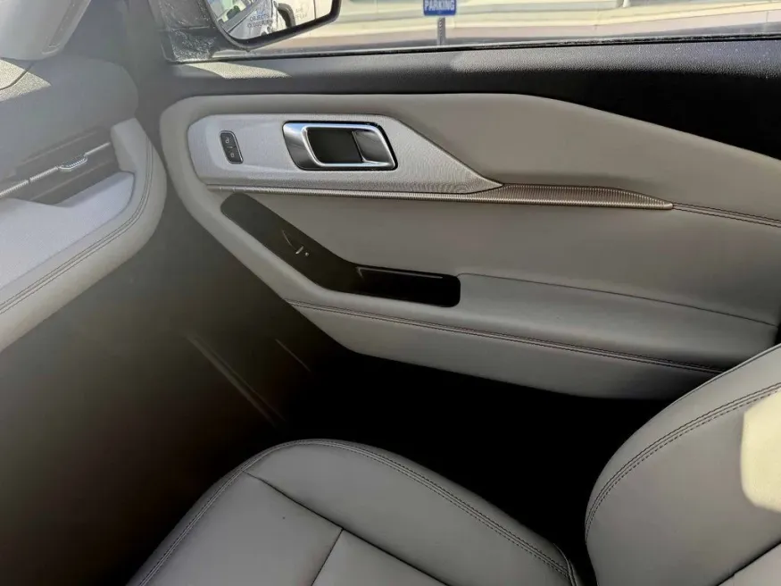 2026 Ford Explorer | Photo 26 of 28