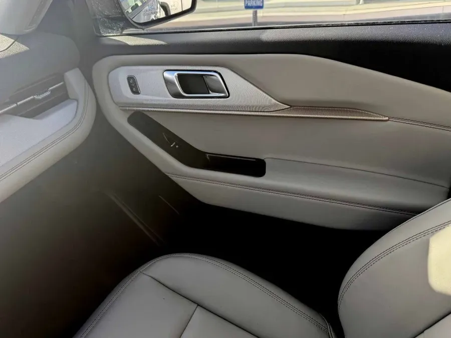 2026 Ford Explorer | Photo 26 of 28
