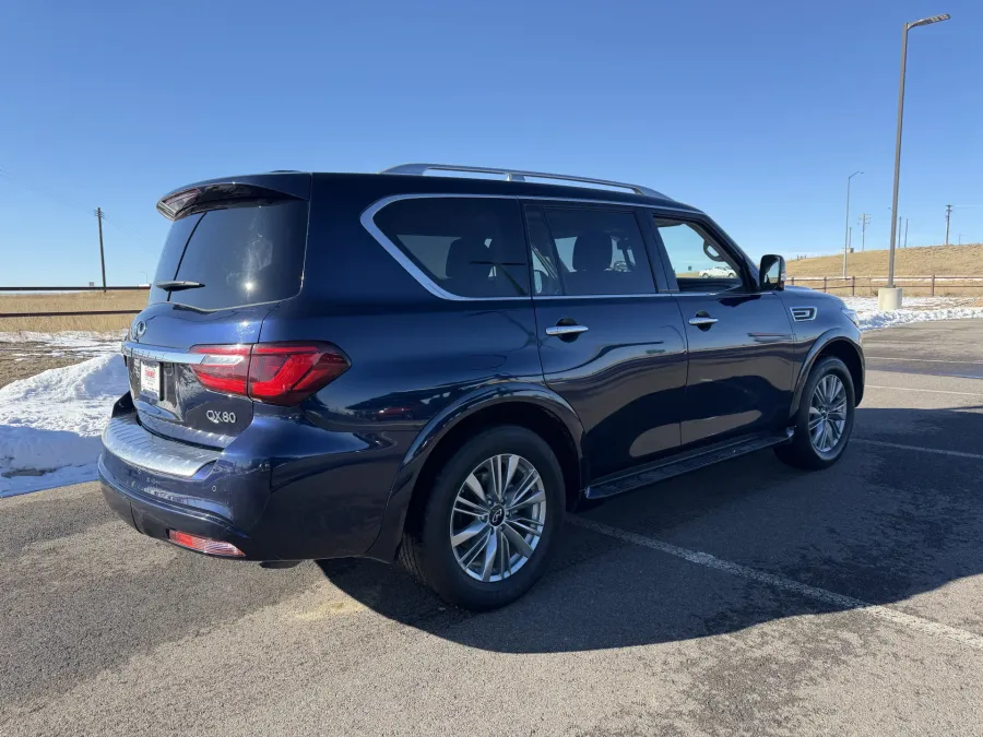 2024 Infiniti QX80 Luxe | Photo 2 of 21