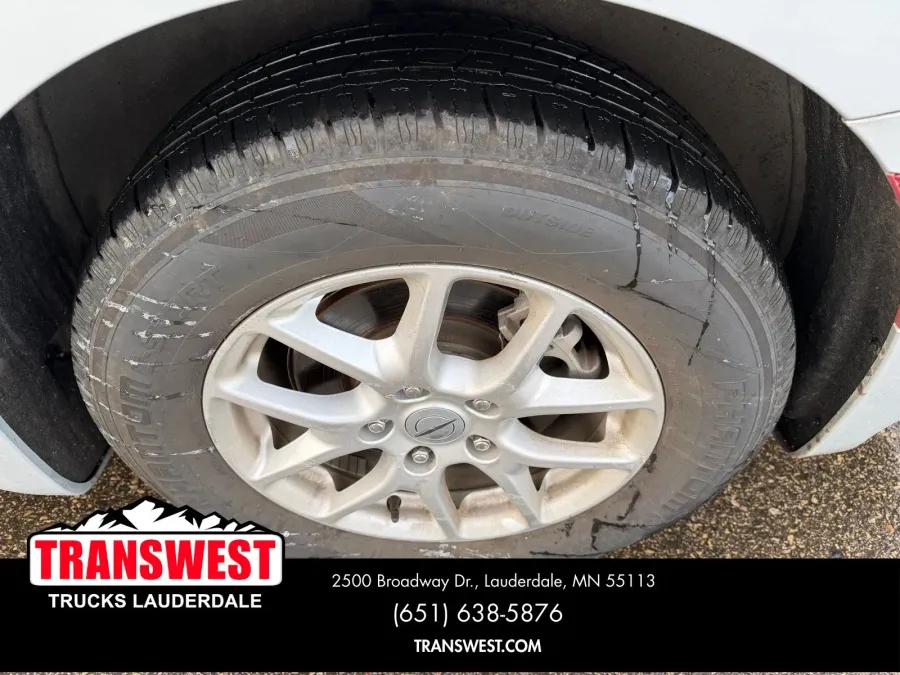 2024 Chrysler Pacifica Touring L | Photo 16 of 24