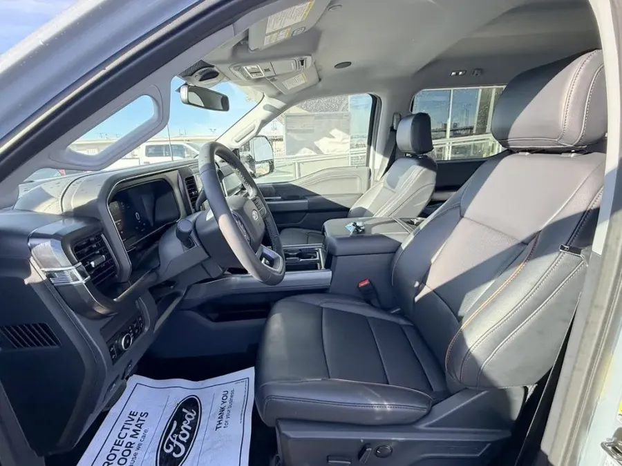 2026 Ford Super Duty F-250 | Photo 17 of 30