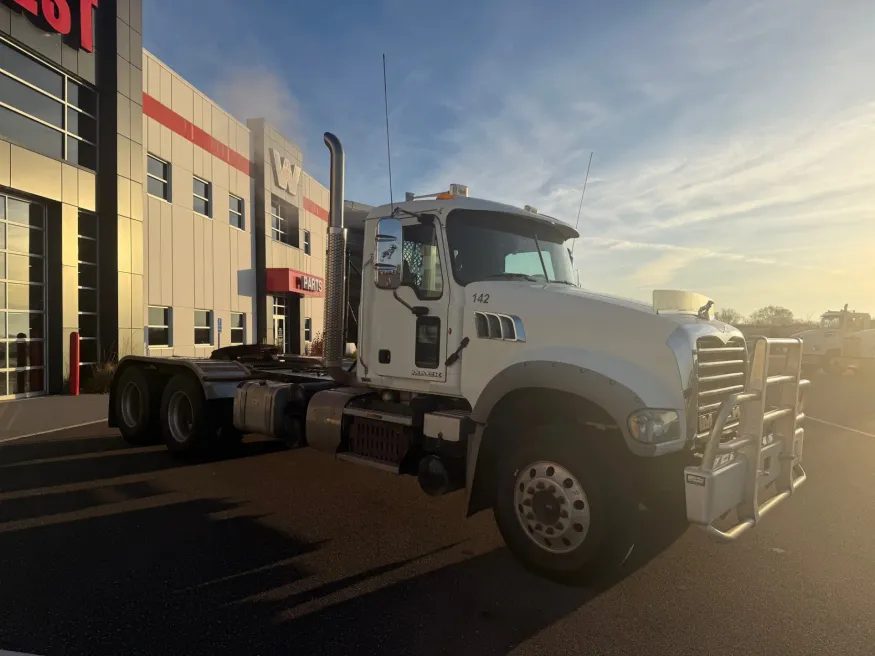 2015 Mack Granite | Photo 3 of 8