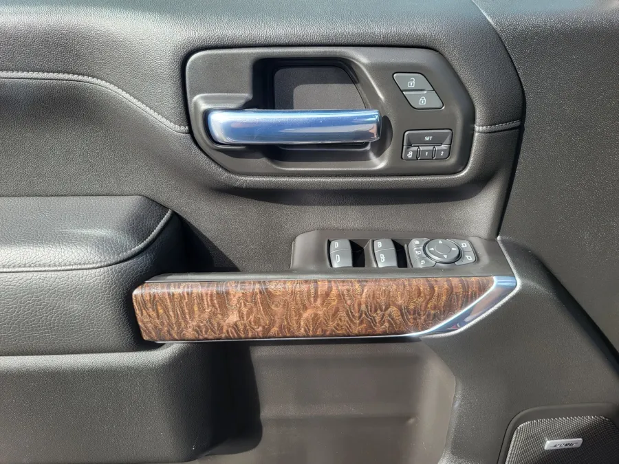 2020 GMC Sierra 2500HD Denali | Photo 18 of 25