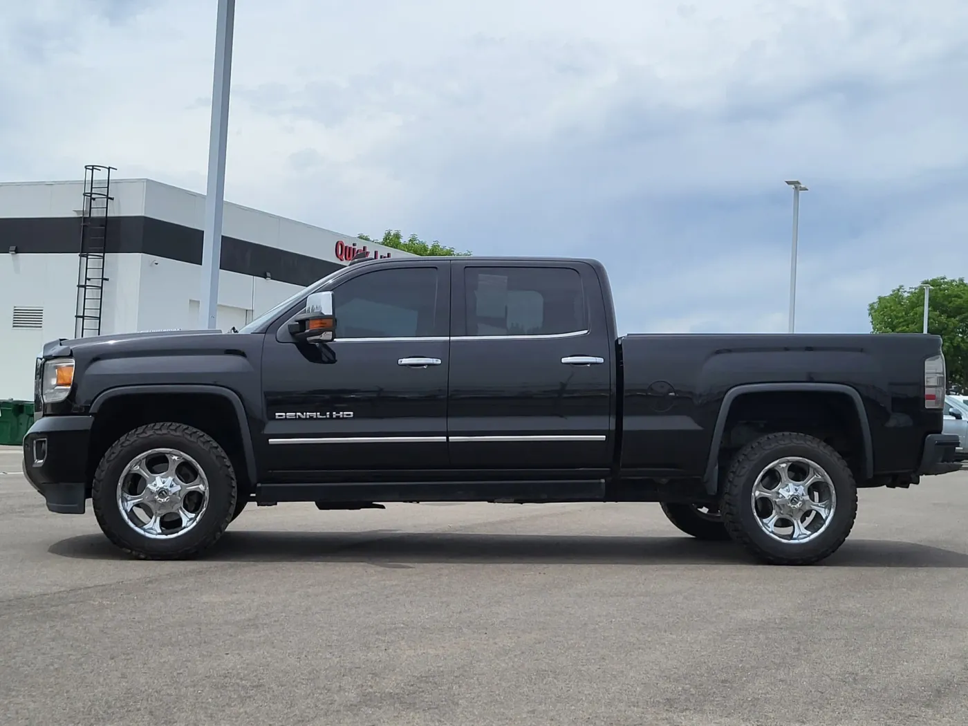 2015 GMC Sierra 2500HD Denali | Photo 3 of 24