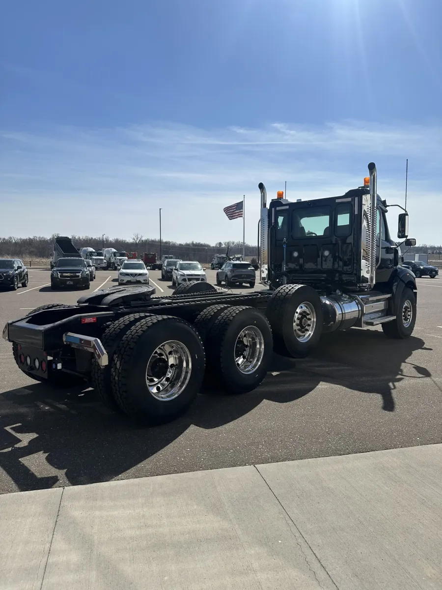 2027 Western Star 49X | Photo 5 of 14