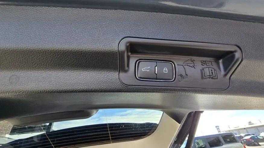 2025 Ford Explorer | Photo 9 of 30