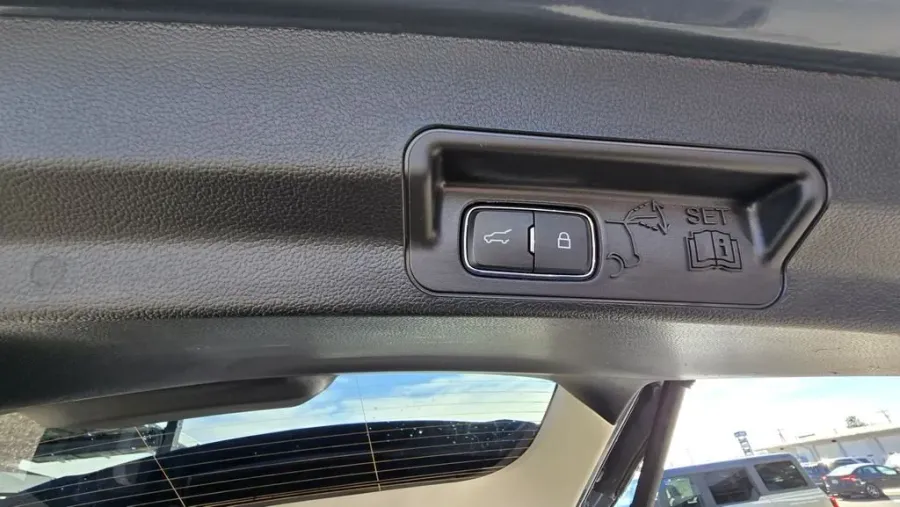 2025 Ford Explorer | Photo 9 of 30