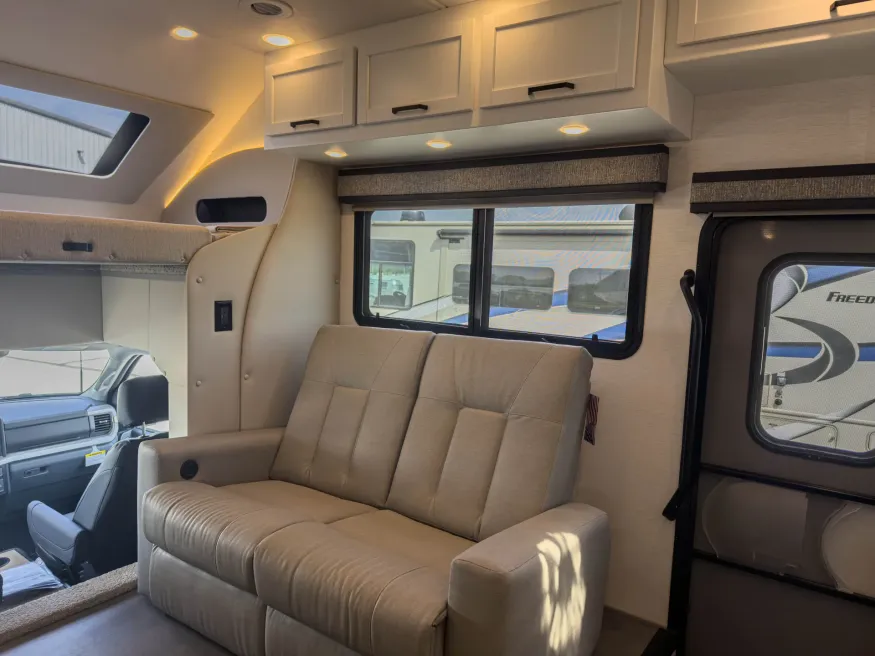 2026 Renegade Veracruz 32VDS | Photo 15 of 34