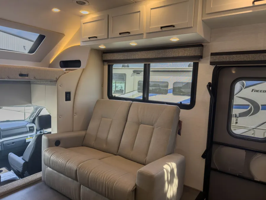 2026 Renegade Veracruz 32VDS | Photo 15 of 34