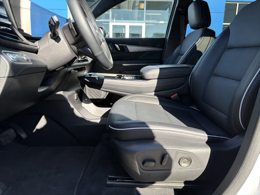 2025 Buick Enclave Preferred | Photo 16 of 23