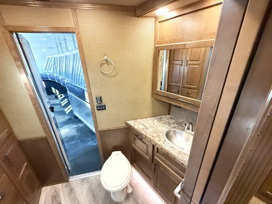 2022 Lakota Bighorn 6HLQ | Photo 10 of 26