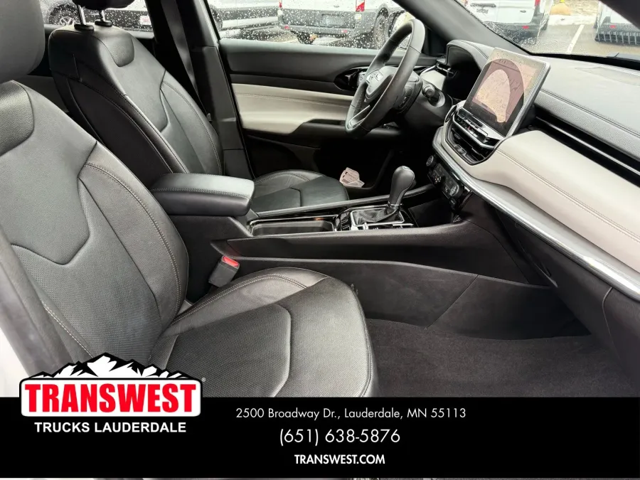 2024 Jeep Compass Limited | Photo 7 of 21