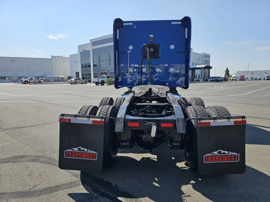 2022 Peterbilt 389 | Photo 7 of 23