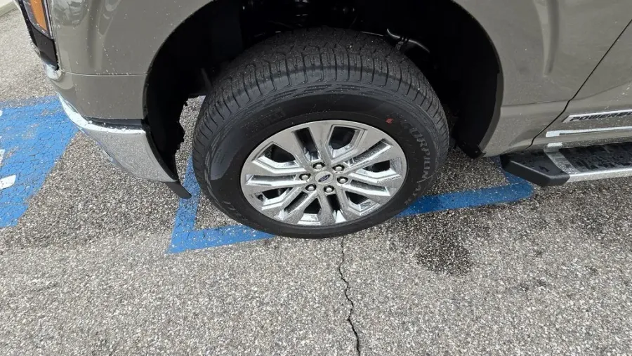 2025 Ford F-150 | Photo 10 of 29