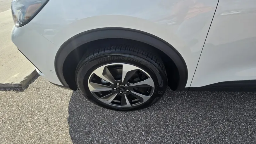 2023 Ford Escape | Photo 11 of 35