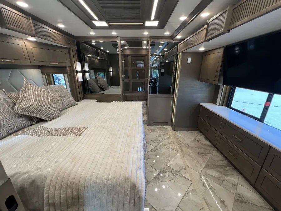 2027 Newmar Essex 4551 | Photo 21 of 39