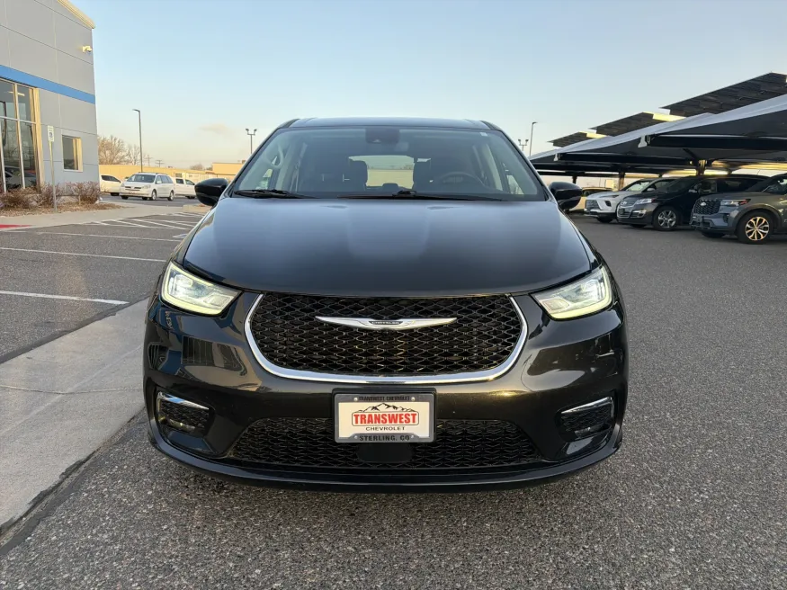 2023 Chrysler Pacifica Touring L | Photo 7 of 22
