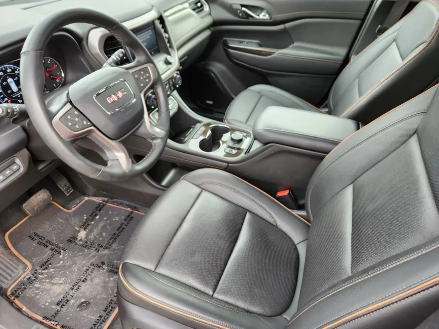 2023 GMC Acadia AT4 | Photo 7 of 27