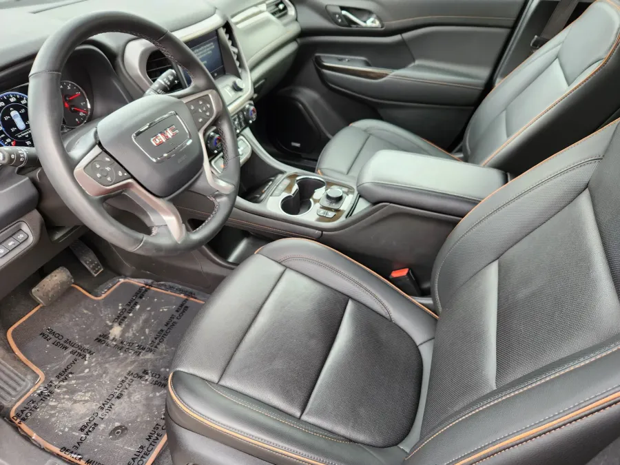 2023 GMC Acadia AT4 | Photo 7 of 27