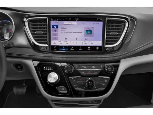 2024 Chrysler Pacifica | Photo 12 of 24