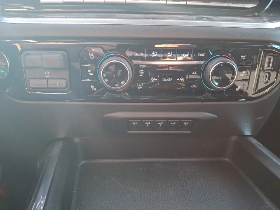 2026 Chevrolet Silverado 2500HD LTZ | Photo 16 of 19