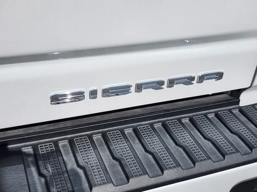 2025 GMC Sierra 3500HD Denali Ultimate | Photo 14 of 29