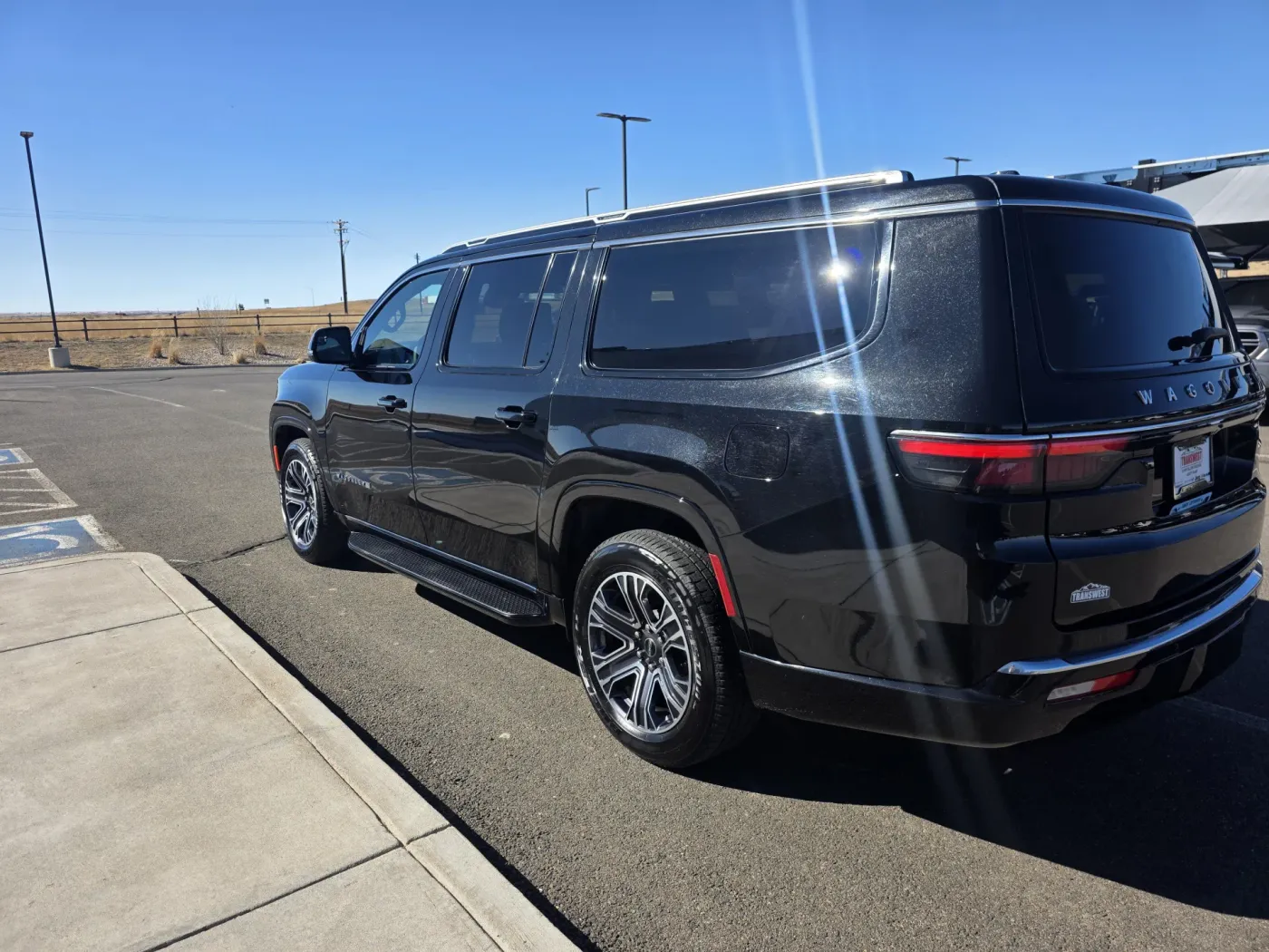2025 Jeep Wagoneer L Base | Photo 5 of 34