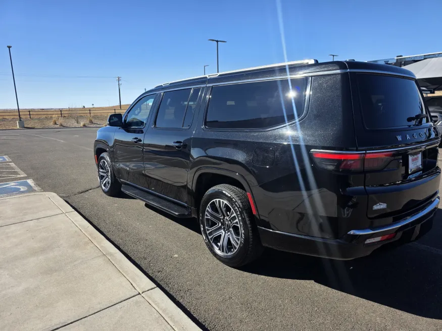 2025 Jeep Wagoneer L Base | Photo 5 of 34