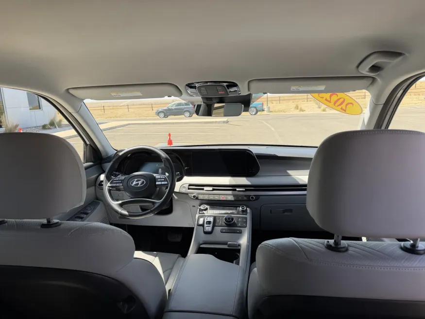 2025 Hyundai Palisade SEL | Photo 14 of 26
