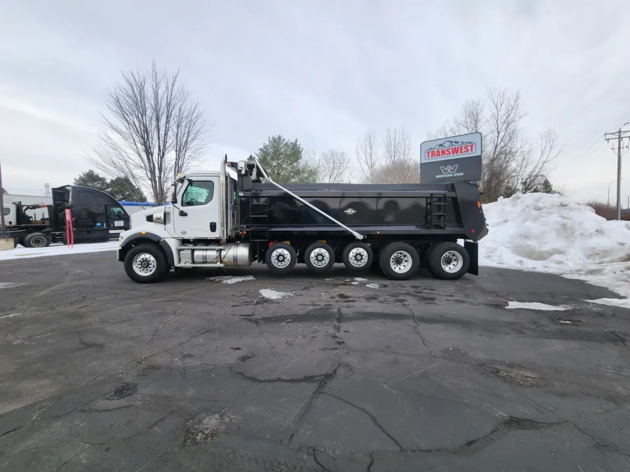 2023 Western Star 47X | Photo 2 of 14