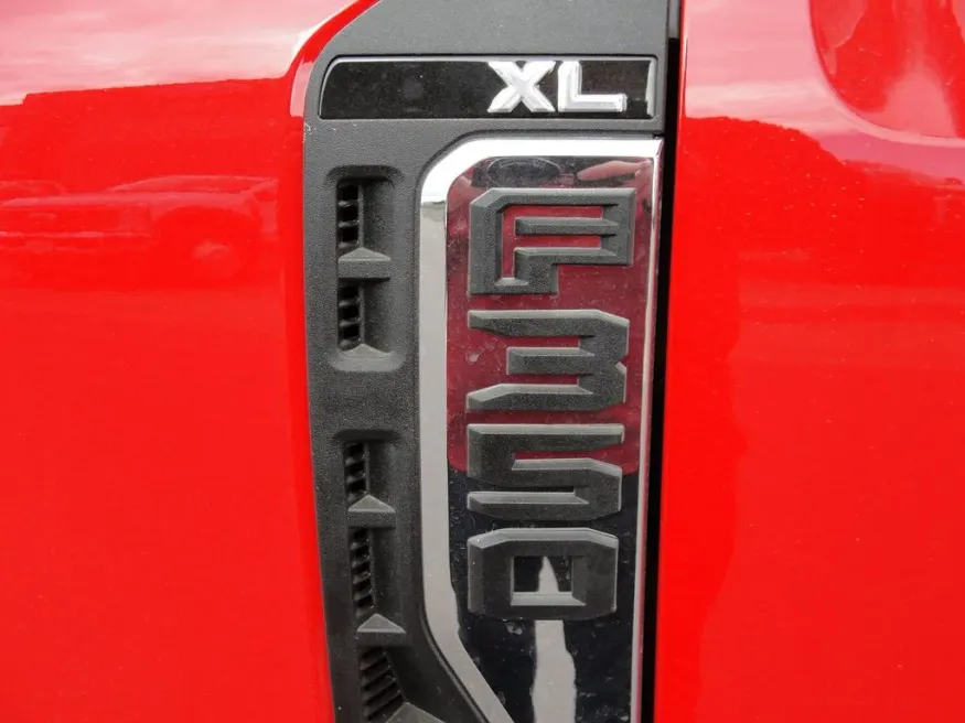 2024 Ford Super Duty F-350 XL | Photo 14 of 15