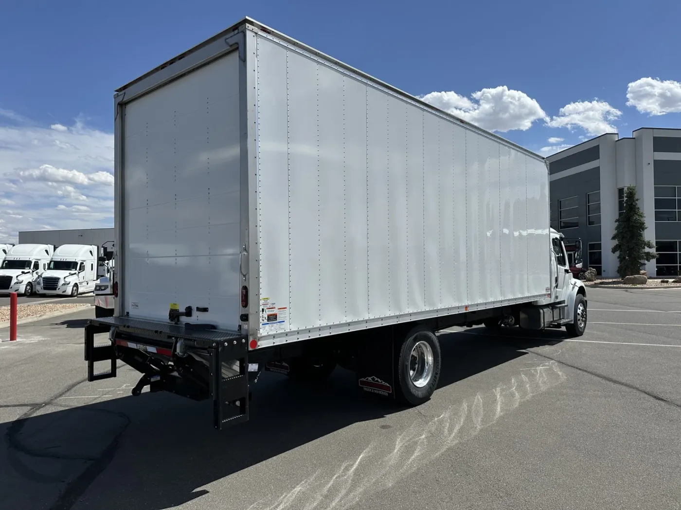 2025 Freightliner M2 106 | Photo 5 of 16