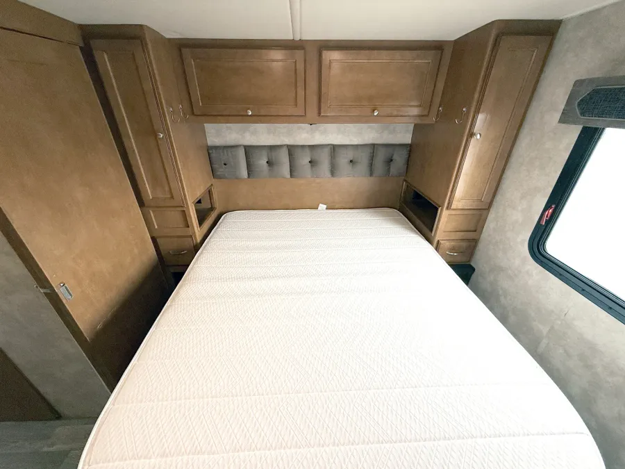 2018 Winnebago Vista 29 VE | Photo 15 of 24