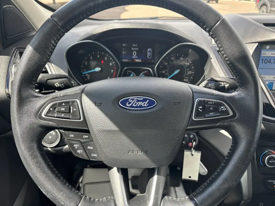 2018 Ford Escape SEL | Photo 16 of 18