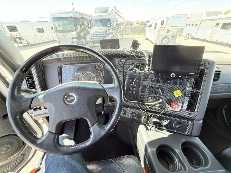 2023 Freightliner M2 106 Summit Hauler | Photo 7 of 22
