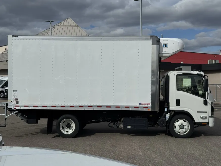 2025 Isuzu NRR | Photo 8 of 17